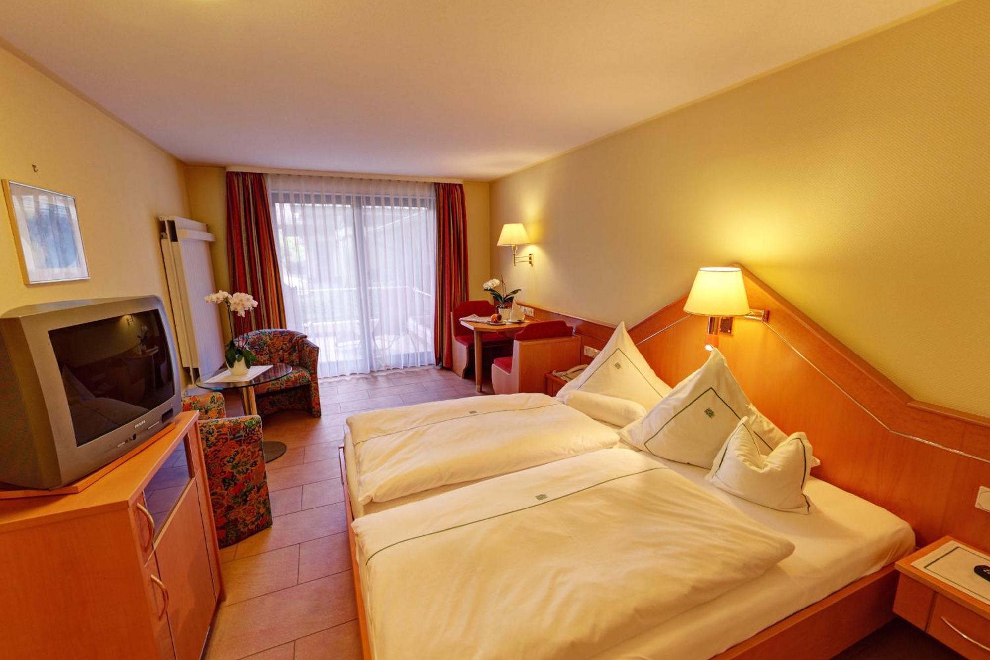 Hotel Muehlenthal Gmbh Schwalbach ภายนอก รูปภาพ